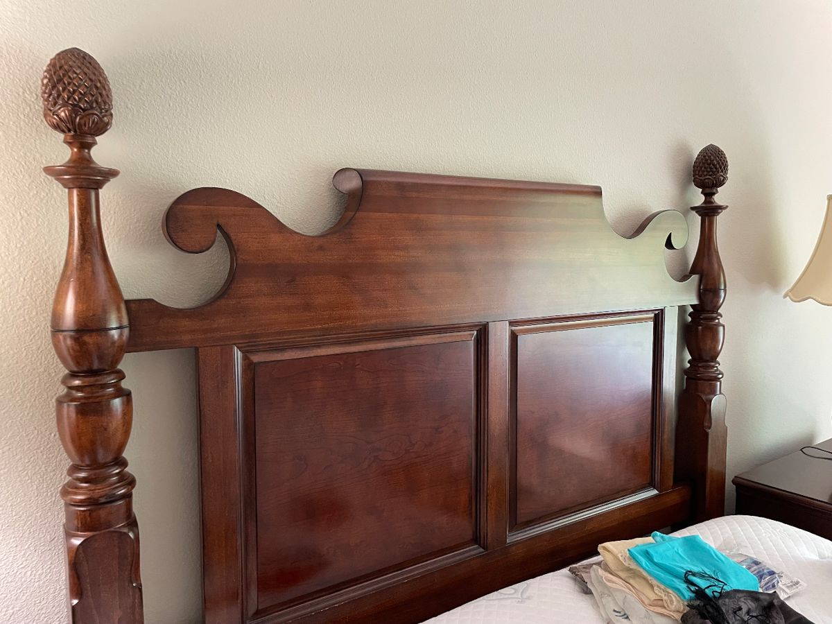 very nice queen bed