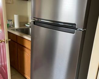 refrigerator, top freezer