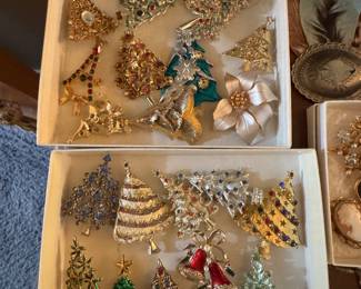 Broaches 