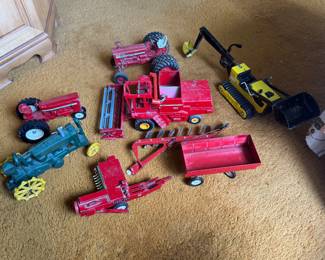 Antique and vintage toy tractors 