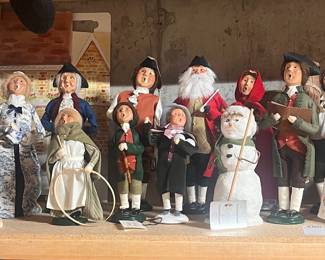 14 Byers Choice LTD Vintage Williamsburg Christmas Carolers