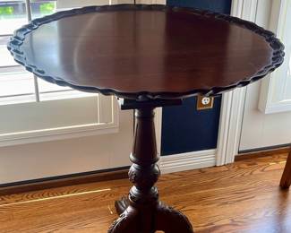 Mahogany Tilt Top Pie Crust Table