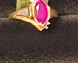 Gold ring. New old stock