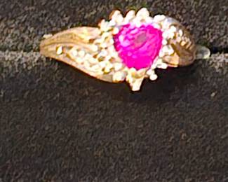 Gold ring. New old stock