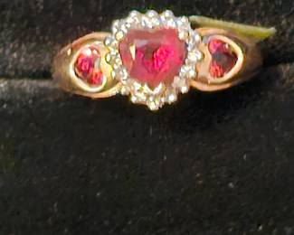 Gold ring. New old stock