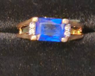 Gold ring. New old stock