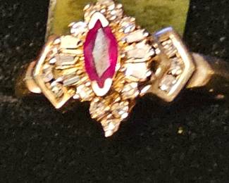 Gold ring. New old stock