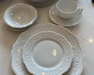 ELEGANT!! LIMOGES CERALENE A. RAYNAUD HAWTHORN PATTERN SIX PIECE PLACE SETTING. SERVICE FOR 12 WITH TWO SERVING PIECES