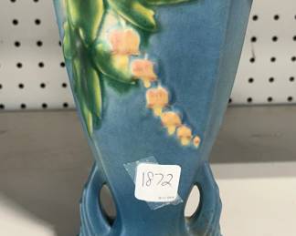 Roseville Pottery Bleeding Heart Vase 968-8