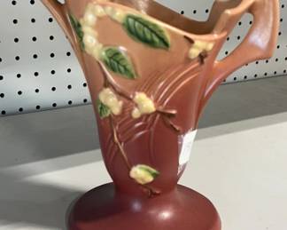 Roseville Pottery Snowberry Basket 1BK-10