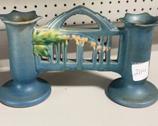 Roseville Pottery Bleeding Heart Gate 140-4 1/2