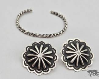 515 Handmade Native American Sterling Silver Earrings Cuff, 25g