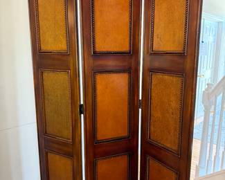 Divider Screen