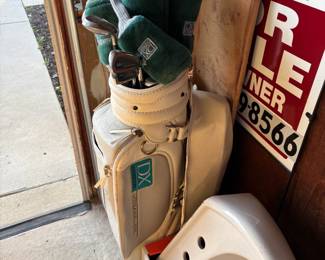 Set of Golf clubs that look brand new