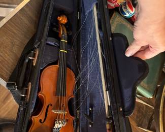 Small student beginners violin looks like it was made in Chicago?
