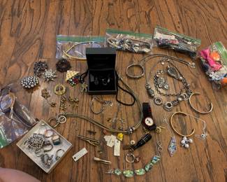 More jewelry, some sterling some fine nice vintage pieces. Still going thru