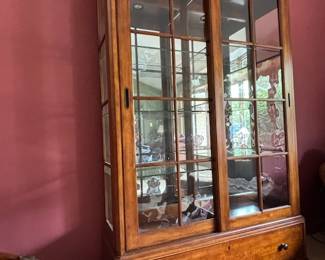 Thomasville curio cabinet