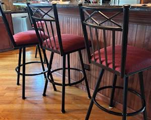5 wrought iron bar stools