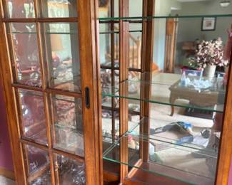 More photos of the Thomasville cabinet