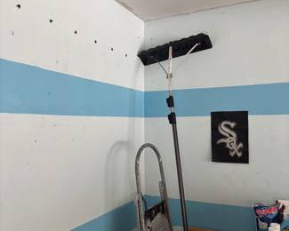 Roof de-icer shovel