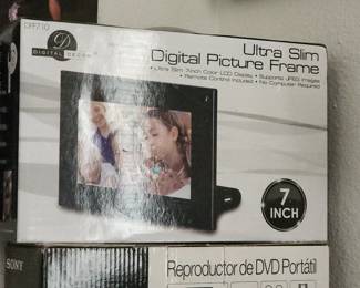 Digital Decor Ultra Slim Picture Frame 7' LCD Display