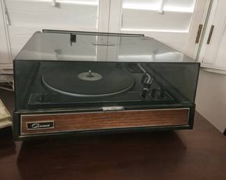 Vintage Garrard Synchro-Record Player Turntable England. Needs to be oiled.