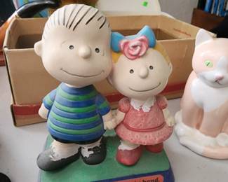 Vintage 1970 Peanuts LINUS SALLY Figurine Love Walking