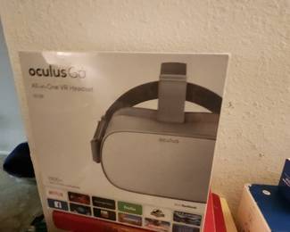 Oculus Go 32GB Standalone Virtual Reality Headset with box