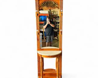 Pulaski Furniture Co. Hall Tree w/ Mirror