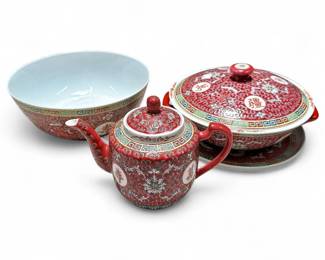 Jingdezhen Famille Rose Longevity Porcelain Set