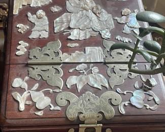 Spectacular inlaid Chinese box
