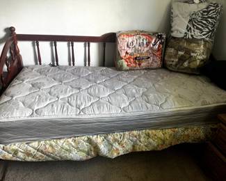 FURNITURE DAYBED