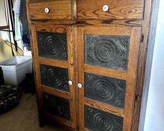FURNITURE PIE SAFE