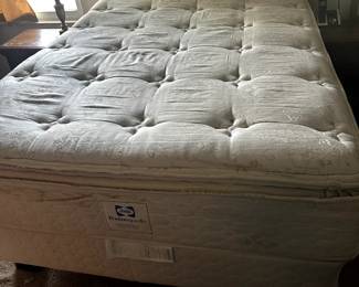 FURNITURE FULL SIZE MATTRESS SET AND FRAME