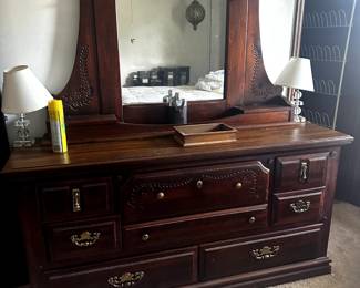 FURNITURE DRIESSER WITH MIRROR III