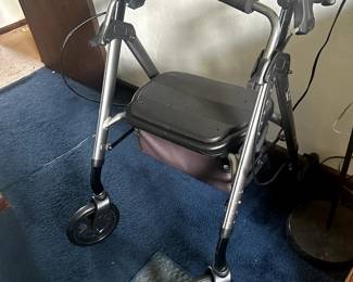 ROLLER WALKER WITH SEAT