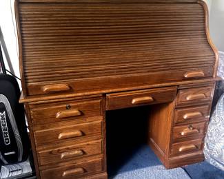 FURNITURE ROLL TOP DESK CLOSED