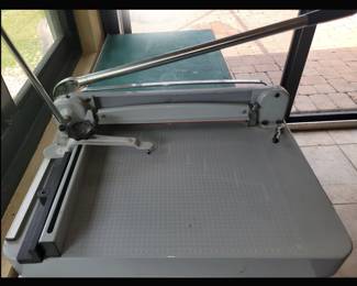 Table Top Guillotine Type Paper Cutter