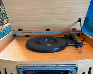 Turntable / Radio / CD Player 