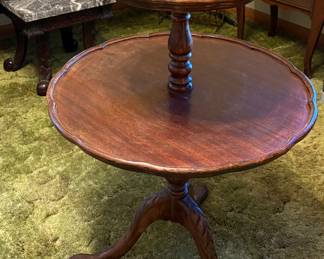 Vintage 2-tier Pie Crust Accent / Side / End Table