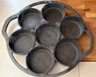 Lodge Cast Iron Biscuit Muffin Pan 