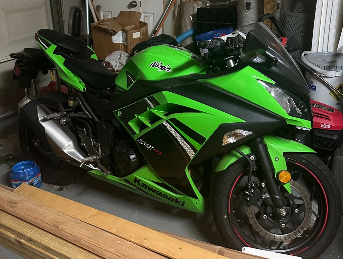 2014 Kawasaki Ninja 300. Priced to sell!!
