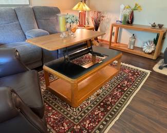 Lifting coffee table, has a matching console table and end table too