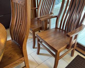 Beautiful 52" solid oak pedestal round table with 1 additional 11' leaf, paired with 6 Amish-made, solid oak, oversized chairs, two of them armed. High-Quality set.