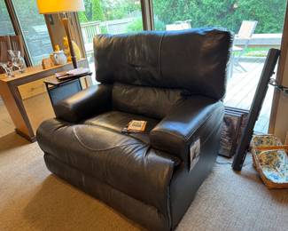 Chocolate brown leather "Catnapper", electric reclining "man and dog" chair. Excellent condition, also dangerously comfortable :) Power headrest also