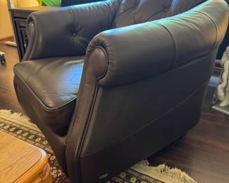 Leather chair by Natuzzi Editions, chocolate brown leather club chair. In excellent condition