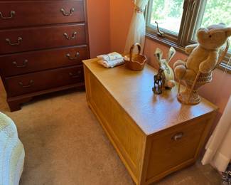Toy chest/ blanket chest