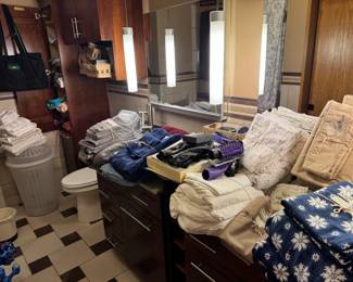 Nice linens here, lots of nice sheet sets (King and queen) and very nice sets of bath towels here. Lands end, etc