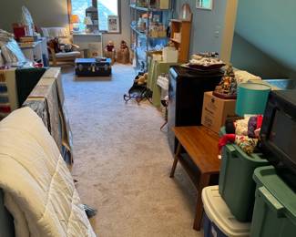 Incredible Winnie the Pooh collectors! Collectibles, linens, snowglobes, plushies, books you name it. Ranges from 90s-Current. Mostly current
Linens, queen size sheet + comforter set! pillows, afghans,
Many collectibles have original boxes
Nightlights
Lamps
Books
Beautiful bookends with boxes
Eye-catching collector's plates
Royal Doulton
AND MORE!!