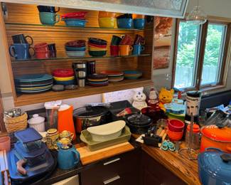 Fantastic Fiesta collection, newer. So colorful! All like-new!